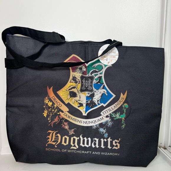 New: Hogwarts Black Tote Bag - Picture 1 of 4